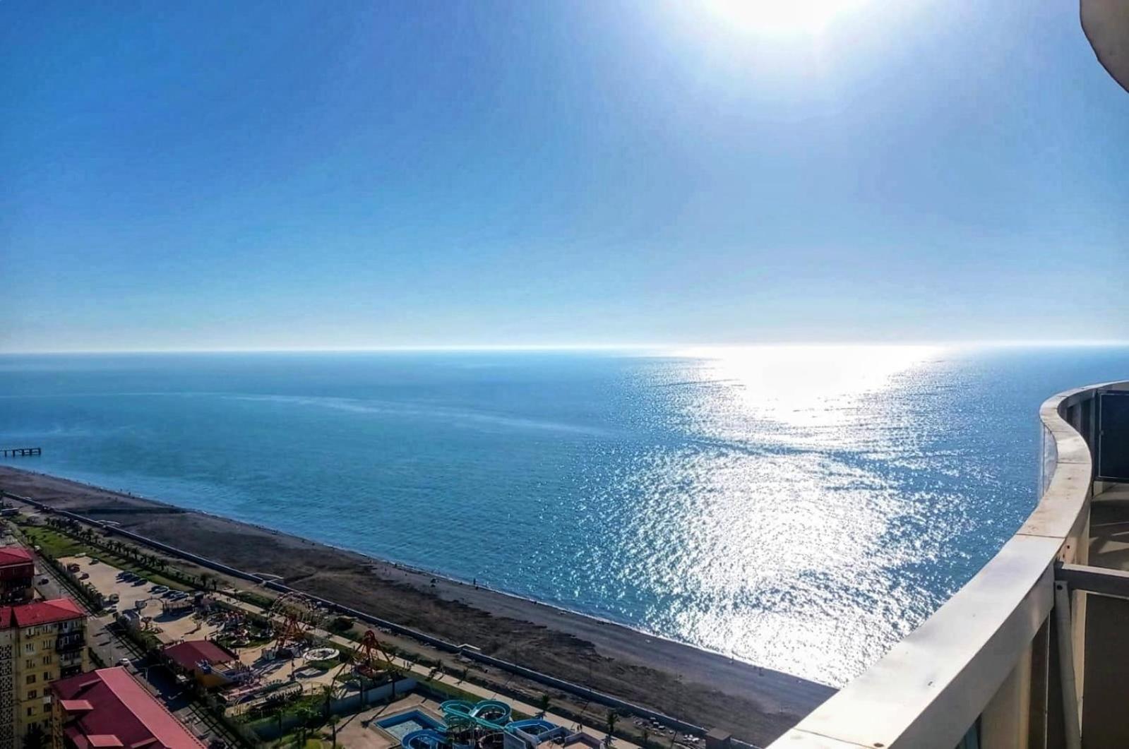 Пентхаус Apart Del Mar С Панорамным Видом バトゥーミ エクステリア 写真